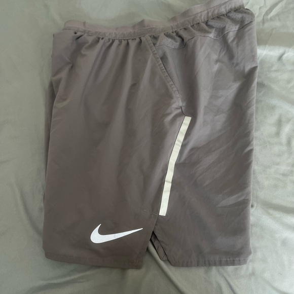 Nike shorts - Picture 1 of 3